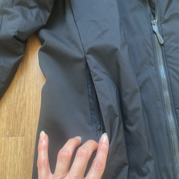 Arc'teryx Women's Atom Hoody - Picture 6 of 9